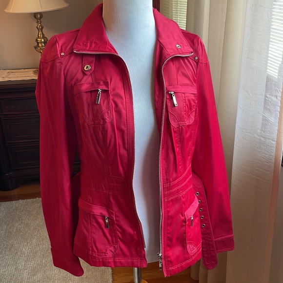Red jacket - Picture 4 of 6